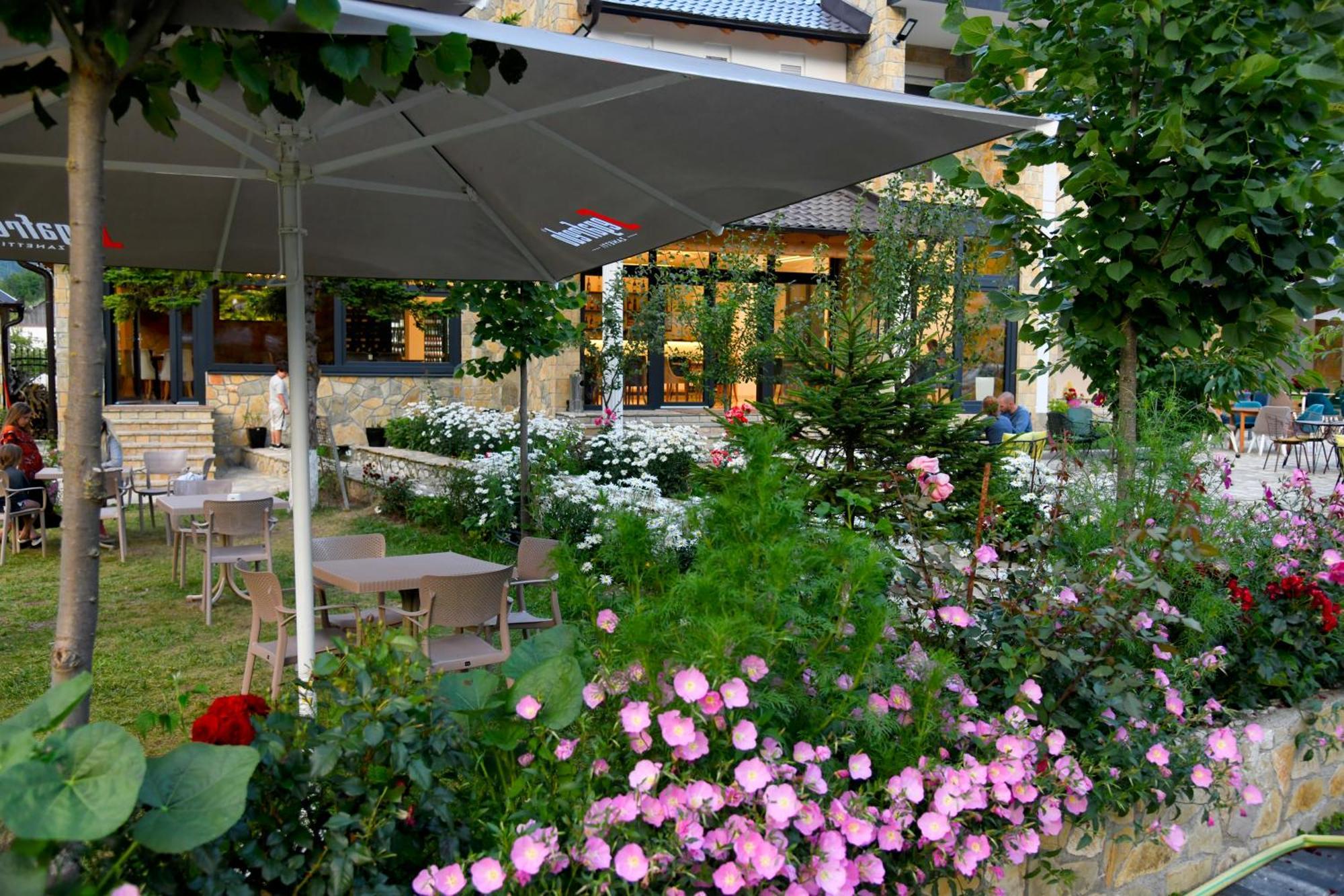 Breezy Hotel Валбона Экстерьер фото